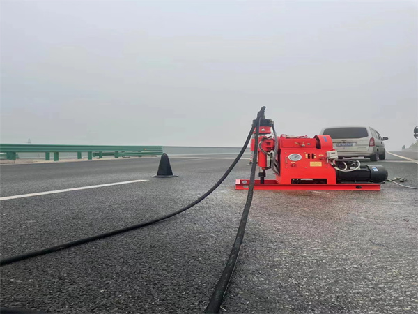 临渭马路路基路面开裂下沉注浆加固灌浆